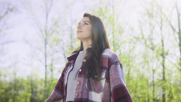 A Beautiful Young Brunette Got Out for a Walk in Nature alt