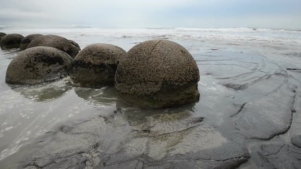 Impressive Moeraki Boulders in the Pacific Ocean Waves