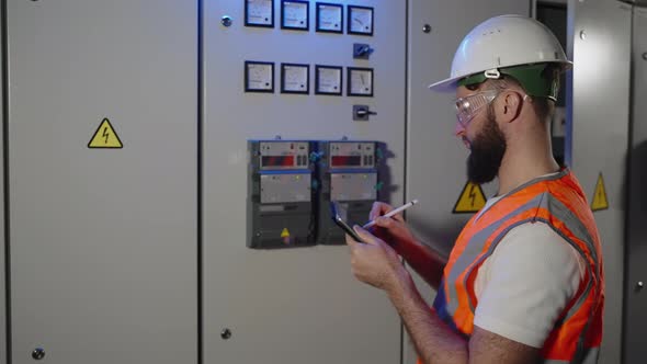 Inspection of Electrical Equipment at the Factory alt