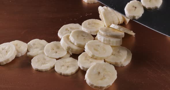 Slicing Banana Fruit alt