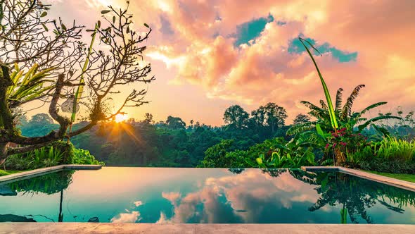 Infinity Pool in the Tropical Jungle, the Clear, Calm Water Reflects the Surroundings and the Sky in alt