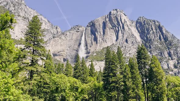 Wonderful Scenery and Landscape at Yosemite Falls and Yosemite National Park alt