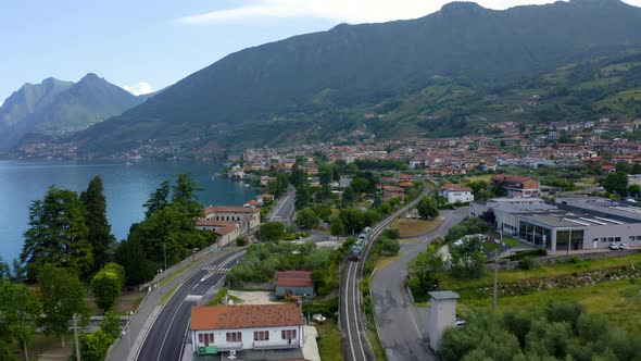 Panoramic view of the resort town of Garda the north of Italy. alt