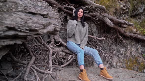 Beautiful Girl Tourist Photo Session Near Tree alt