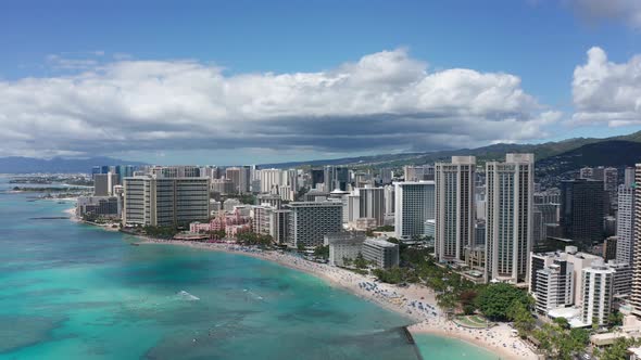 Aerial wide descending and panning shot of picturesque Waikiki Beach in Hawaii. 4K alt