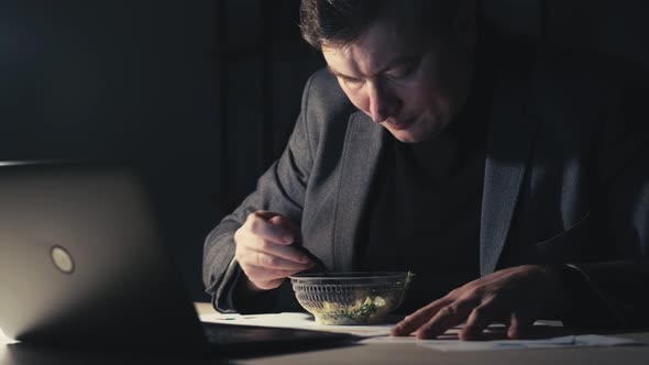 Workaholic Lifestyle Late Dinner Manager Eating alt