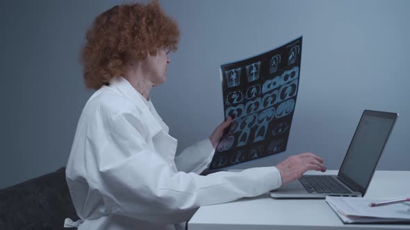 A Senior Woman Doctor is Doing the Patient's Chest CT Scan on a Laptop in the Office alt