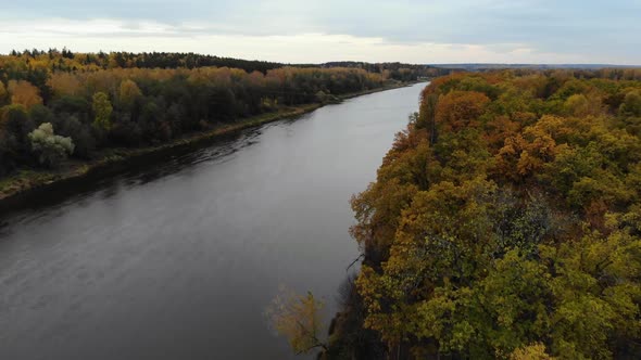 Aerial View. Flying Over the River. Beautiful Autumn Day alt