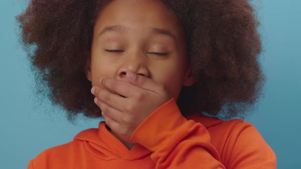 African American girl showing shock or wow emotion looking at camera alt