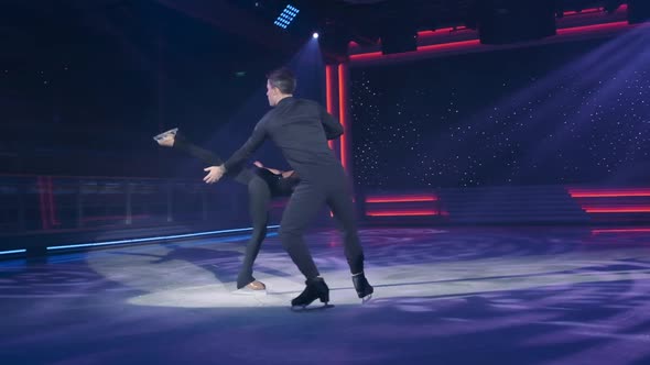 Lift Technique in Pair Figure Skating