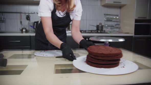 Confectionery  a Woman Puts Four Cake Bisquits on One Plate alt