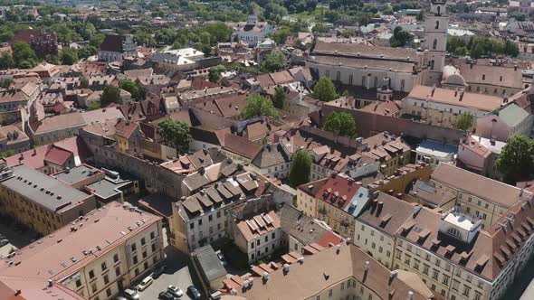 Vilnius Old Town. Downtown Houses With Red Rooftops alt