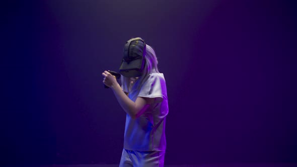 VR Goggles Girl Gaming Fighting Alone alt