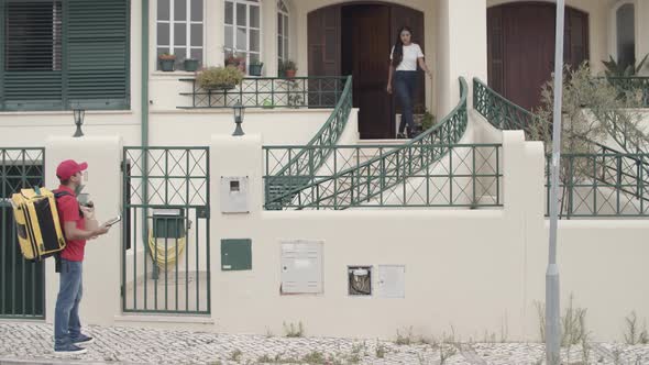 Courier with Tablet and Isothermal Case Delivering Food alt