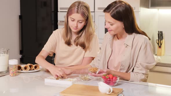 Mom And Daughter Decorating Popsicle alt