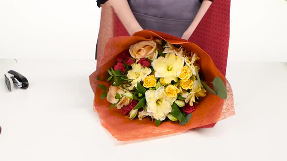 Hands Female Florist Make Up the Composition of Flowers, White, Close Up alt