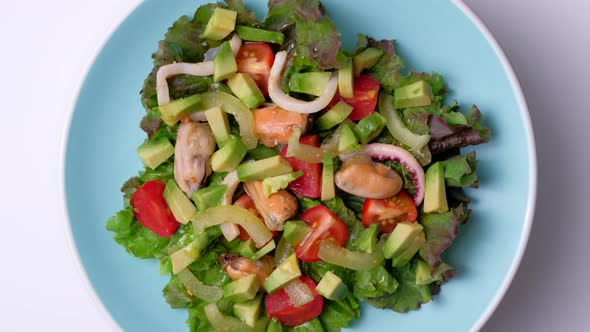 Salad with Seafood alt