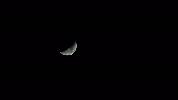 Crescent Moon (4K) alt