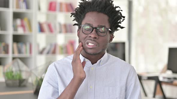 Toothache African Man with Tooth Infection alt