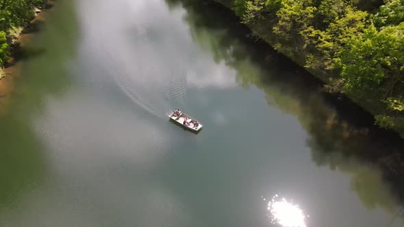 This Beautiful private oasis is located in the heart of North West Arkansas. It features a boat slow alt