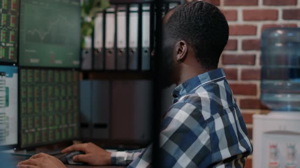 Financial Analyst Working with Real Time Stock Numbers alt