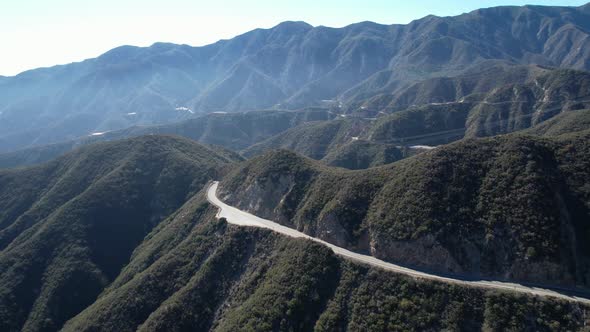 Southern California Mountain Road in Green Forested Mountains - Angeles Crest highway - San Bernardi alt