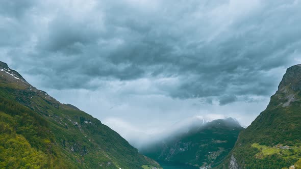Tilt Shot Geirangerfjord Norway  Geiranger In Geirangerfjorden In Sunny Summer Day alt