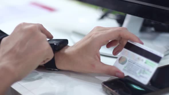 Modern Online Banking Using A Smart Watch alt