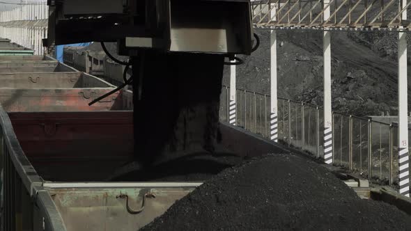 Automatic Loading of Coal Into Railway Wagons