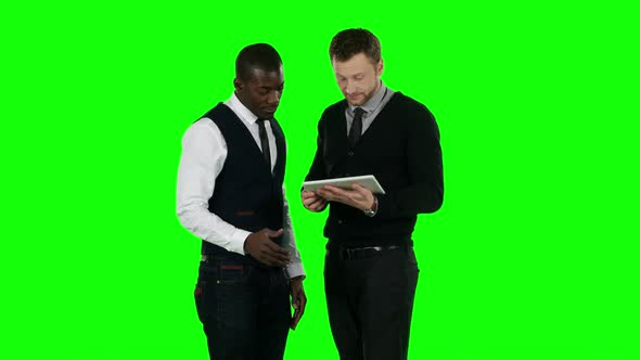 Business People Working on a Laptop and Very Angry. Green Screen alt