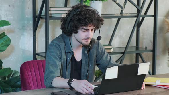 Support Hotline Worker with Laptop and Microphone at Work alt