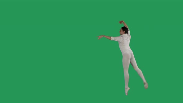 Beautiful Ballet Dancer on Green Screen alt