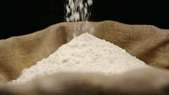 Wheat powder falls in a sac