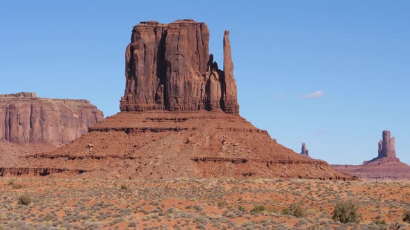 Buttes Of Red Orange Sandstone Rock Formations In Monument Valley Usa alt