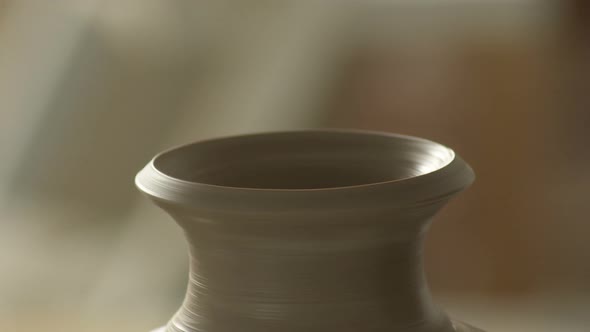 Mud Vase Spinning in the Lathe alt