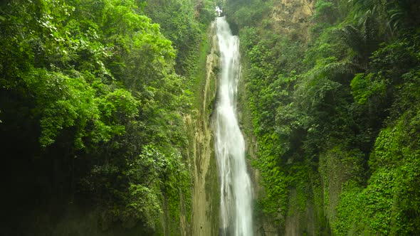 Beautiful Tropical Waterfall Philippines Cebu alt