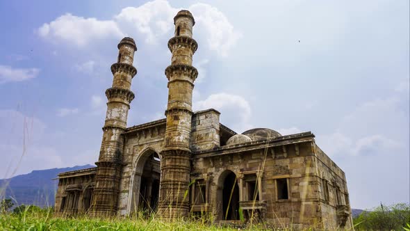 Kevada Mosque is a mosque in Champaner, Gujarat state, western India.It is also known as kevda masji alt