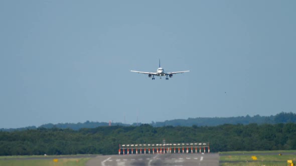Airplane Approaching Before Landing alt