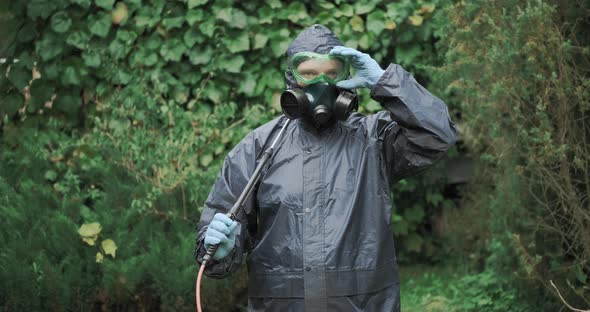 Man in Chemical Protection Suit is Using Pulivelizer to Spraying Chemical Mix alt