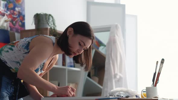 Drawing Artist Art Inspiration Hobby Woman Studio alt