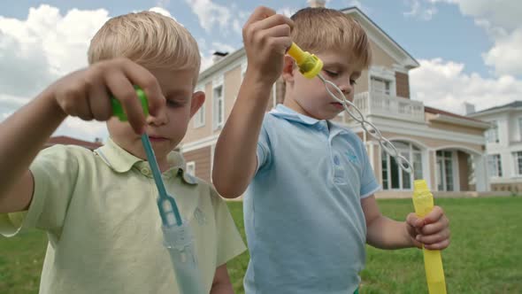 Kids Making Bubbles alt