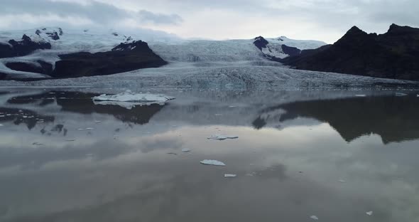 Glacier Lagoon Front In To The Lake