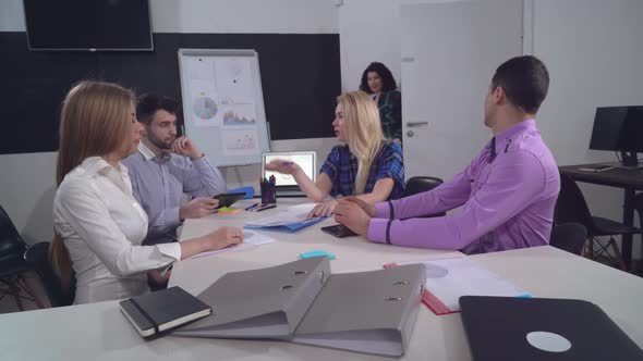 Business Team Congratulates Colleague in Natal Day alt