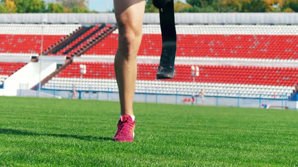 A Man with a Leg Substitute Is Jumping at the Warm-up alt