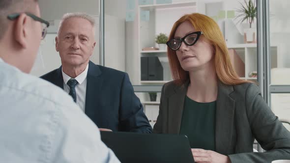 HR Professionals Talking to Job Candidate alt