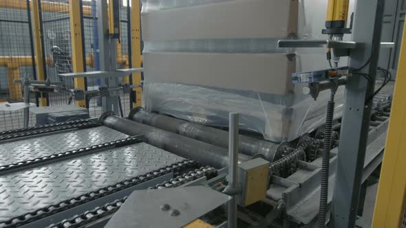The Work of the Packaging Machine for the Production of Glassblowing Products at the Plant alt