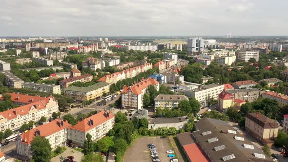 The traffic on the Leninsky prospect in Kaliningrad, Russia alt