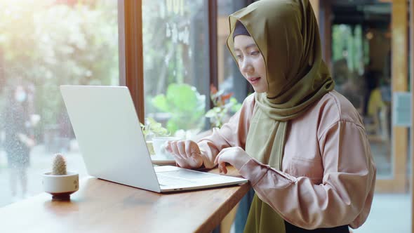 Young Asian Muslim Women Enjoying A Relaxing Moment in the Coffeeshop 02 alt