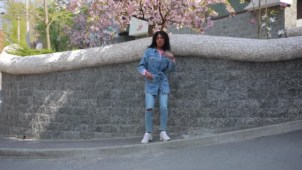 Woman dancing in a city alt