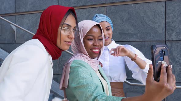 Arabian girls going out in the city alt